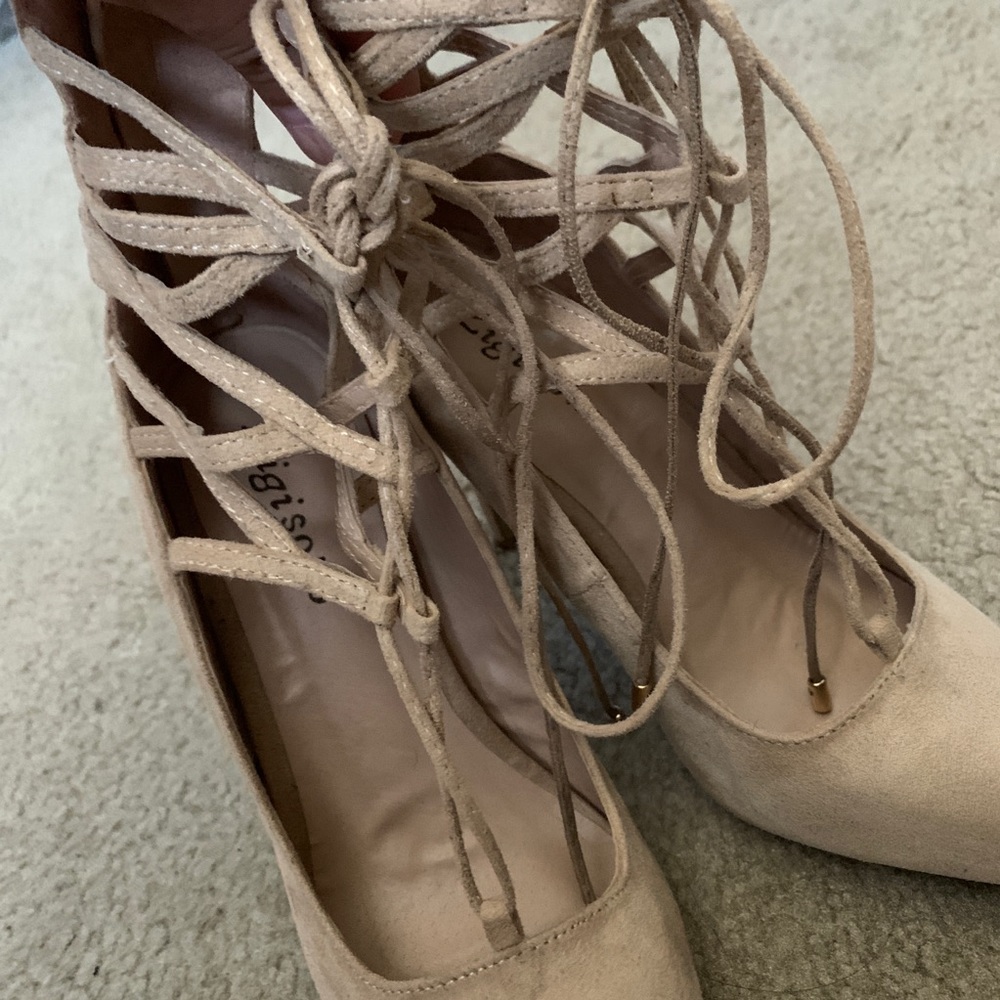 Heels - Picture 5 of 6
